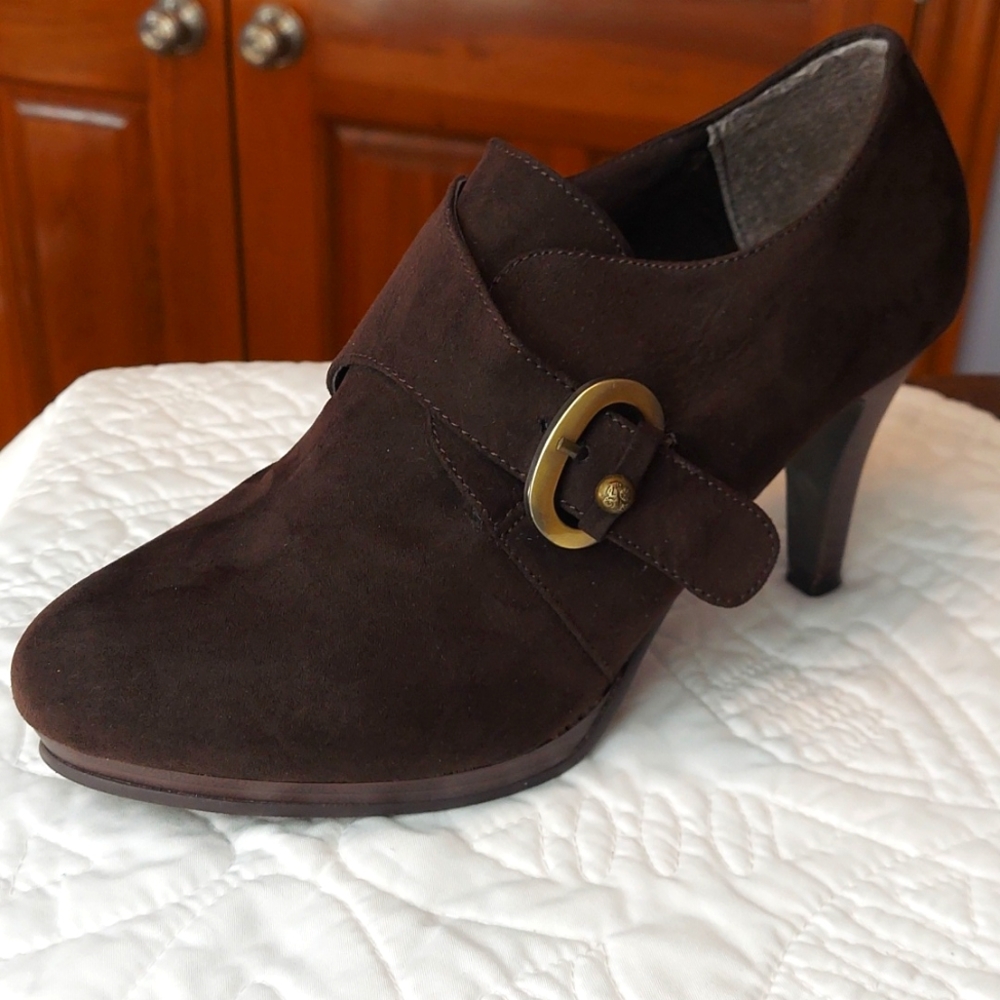 * Cato Chocolate Brown Suede Ankle Booties, Bold Gold Buckle, Size 8, Like New - Picture 3 of 9